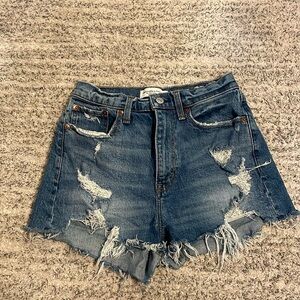 Abercrombie & Fitch The Mom Short High Rise